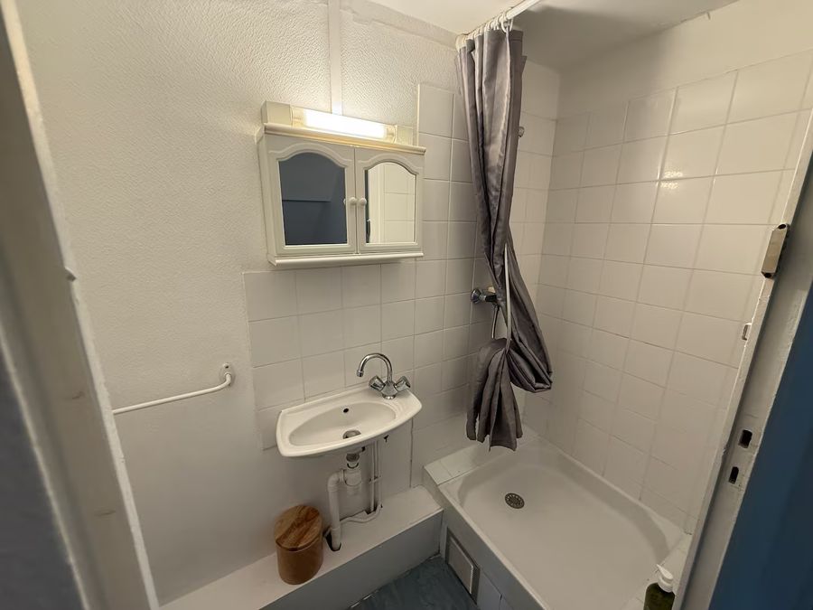 Salle de bain du gîte avec baignoire
